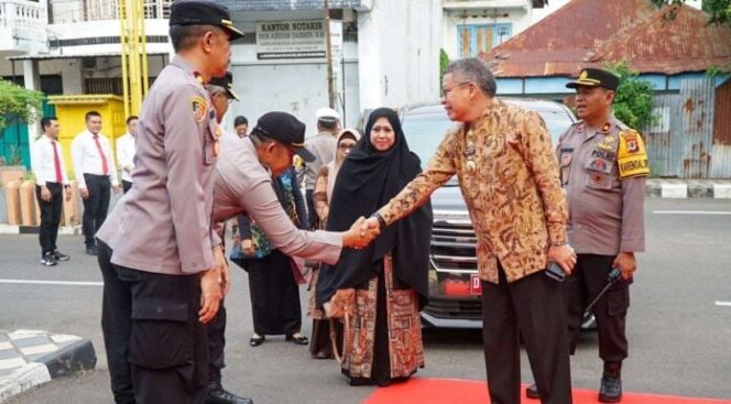 					Taufan Pawe hadiri Pisah Sambut Kapolres Parepare (dok)