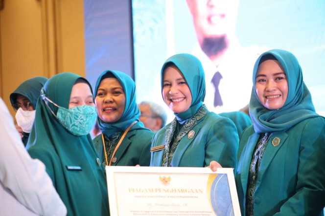 					HKG Ke-51, Ketua TP PKK Gowa Terima Penghargaan, Priska: Ini Keberhasilan Kita Bersama