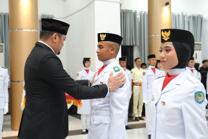 					Adnan Minta Paskibraka Gowa Kibarkan Bendera dengan Baik