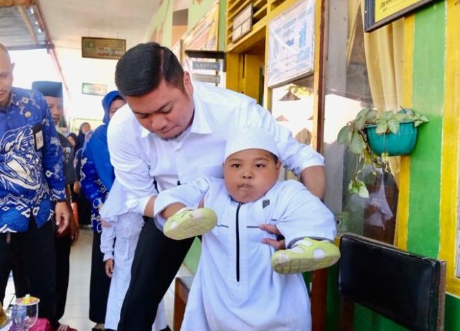 					Berkunjung ke Sekolah Reski dan Marwah, Bupati Gowa Beri Hadiah Spesial