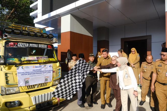 					Pemkab Gowa-Bulog Mulai Salurkan Bantuan Cadangan Pangan Beras Tahap II 