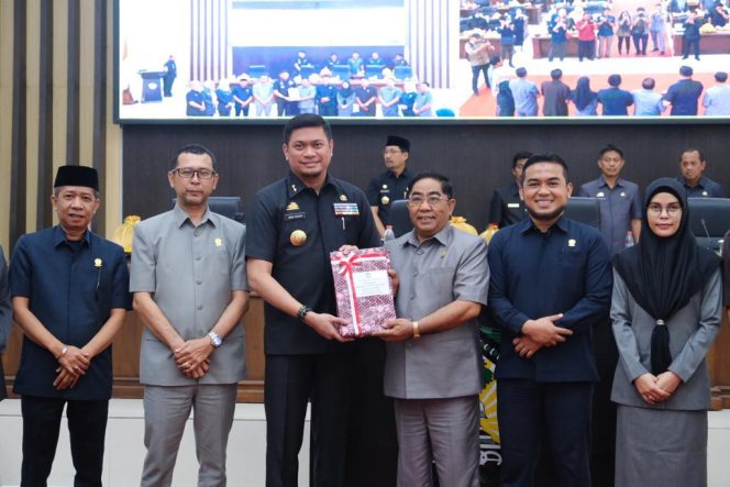 					Bupati Adnan Serahkan Ranperda APBD Perubahan TA. 2023 Ke DPRD Gowa