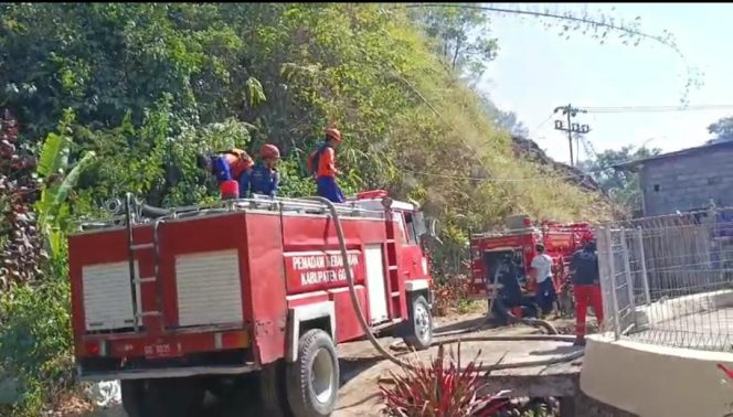 					Jajaran Pemkab Gowa Gerak Cepat Lakukan Pemadaman Kebakaran Hutan di Malino