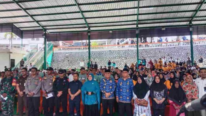 					Pemberina Insentif RT/RW, Imam Masjid, Pegawai Syara se-Kota Parepare (dok)