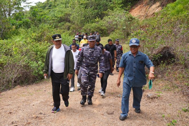 					Pj Gubernur Tinjau Lahan Hibah Warga untuk Posal TNI AL di Bone