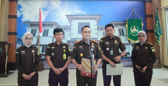 					Kejari Sinjai Tetapkan 3 Tersangka Kasus Korupsi Proyek Jembatan Balangpangi. (Foto: Ist)