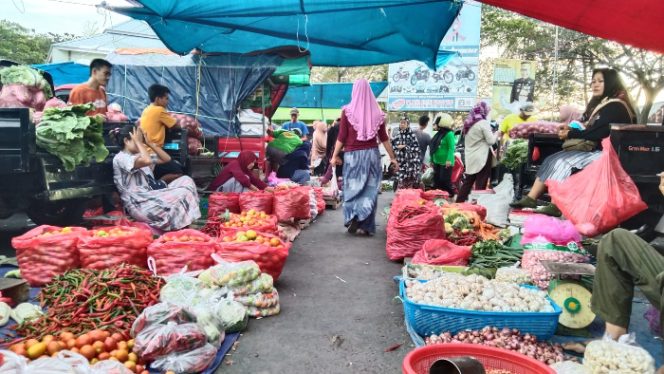 					Harga Cabai di Pasar Cekkeng Bulukumba Meroket. (Foto: BERITA.NEWS/ Syarif)