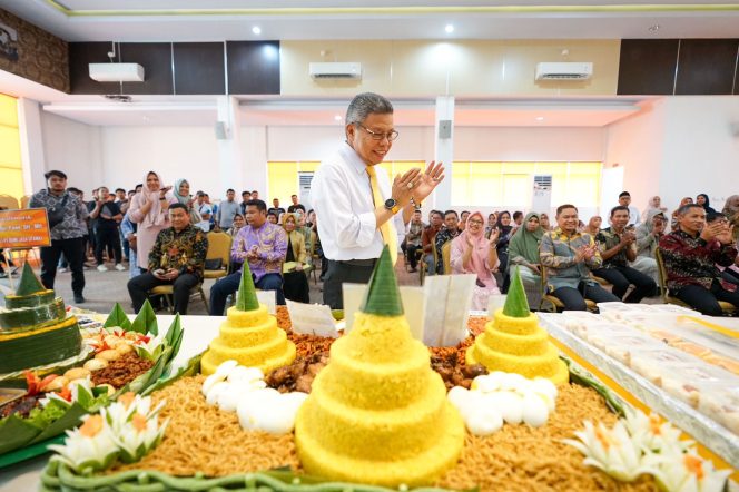 					Wali Kota Taufan Pawe Rayakan Ulang Tahunnya ke 58 (dok)