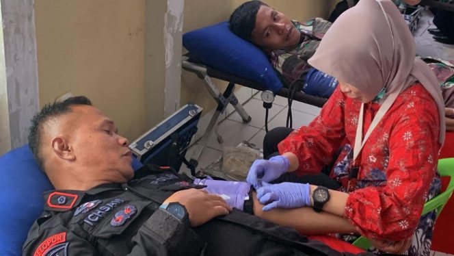					Brimob Bone Catat Rekor Donor Darah Semarak HUT ke-78 Korps Brimob Polri. (Foto: Ist)