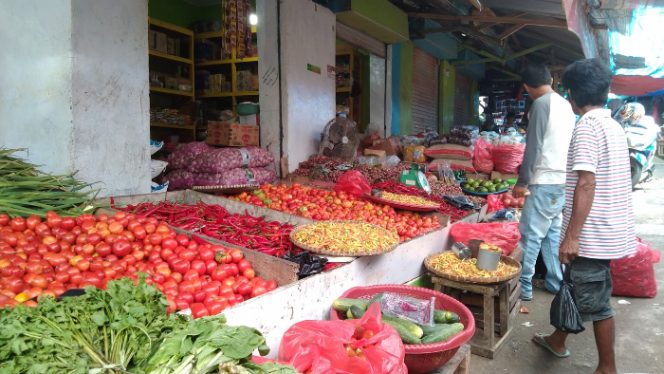 					Harga Cabai di Pasar Sentral Sinjai Tembus Rp60 Ribu Per Kilogram. (Foto: BERITA.NEWS/ Syarif)