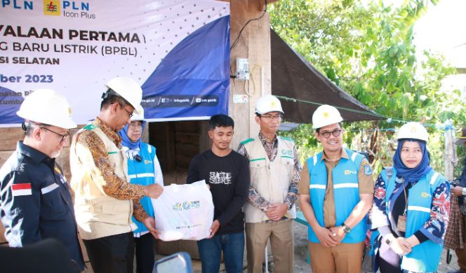 					718 Rumah Tangga di Bulukumba Terima Bantuan Pasang Baru Listrik. (Foto: Humas Pemkab)