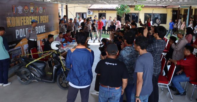 					Pelaku Pembunuhan Sadis di Bone Ditangkap Polisi. (Foto: Humas Polres Bone)