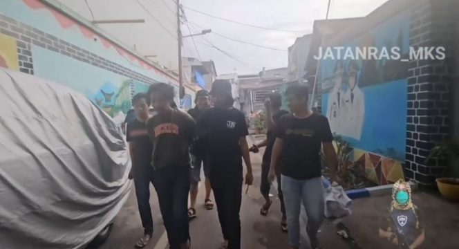 					4 Pelaku Pembusuran di Ablam Makassar Diringkus Polisi. (Foto: Akbar A/ Jatanras Makassar)