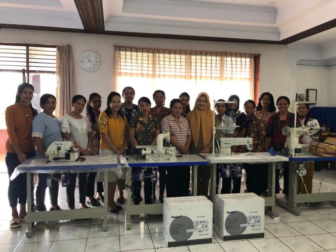 					Pengrajin Anyaman di Tana Toraja mendapat bantuan Mesin Jahir suppor dari Dekranasda Provinsi (dok)