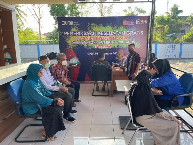 					Pemeriksaan Kesehatan gratis BRI Cabang Sinjai. (Foto: Ist)