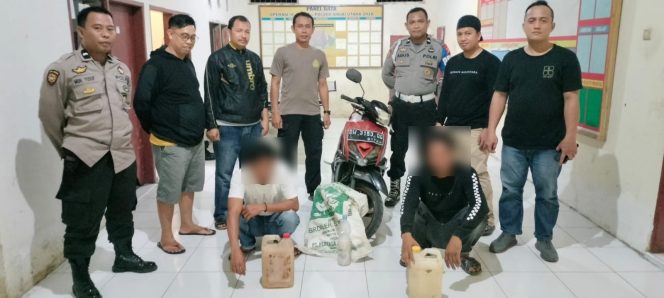 					Puluhan Liter Miras Jenis Ballo Diamankan Polisi beserta Pemiliknya. (Foto: Ist)
