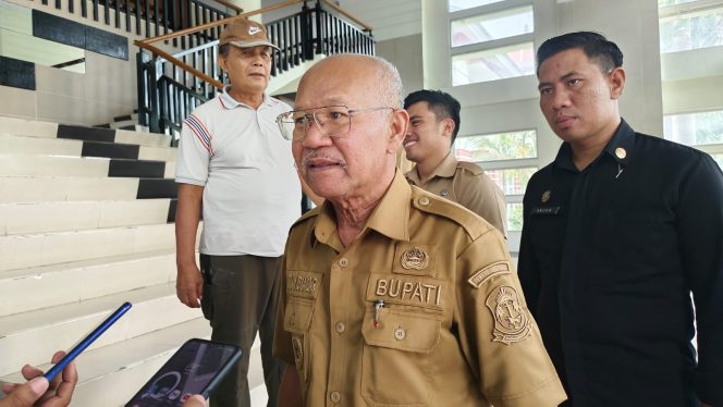 					Bupati Jeneponto Iksan Iskandar saat Wawancara dengan Awak Media. (Foto: Ist)