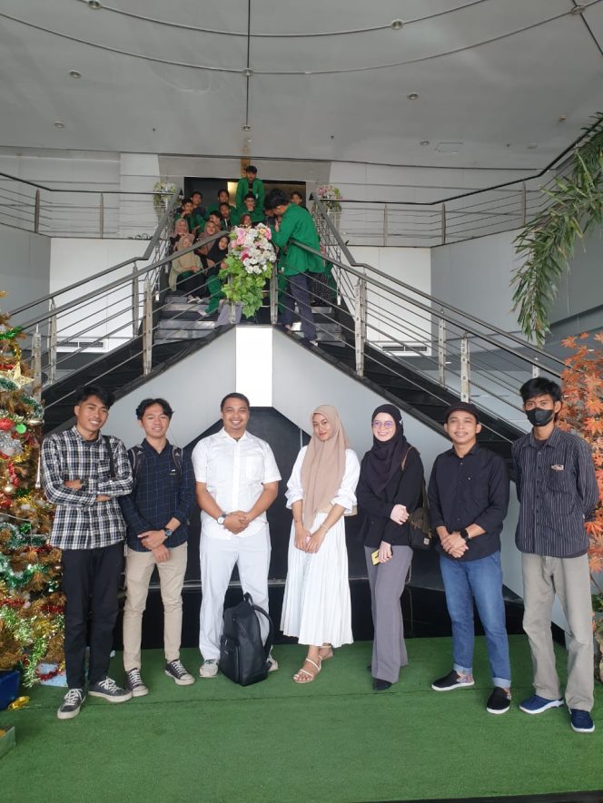 					Belajar Investigasi Reporting, Mahasiswa UMI Makassar Kunjungi Kantor Fajar TV