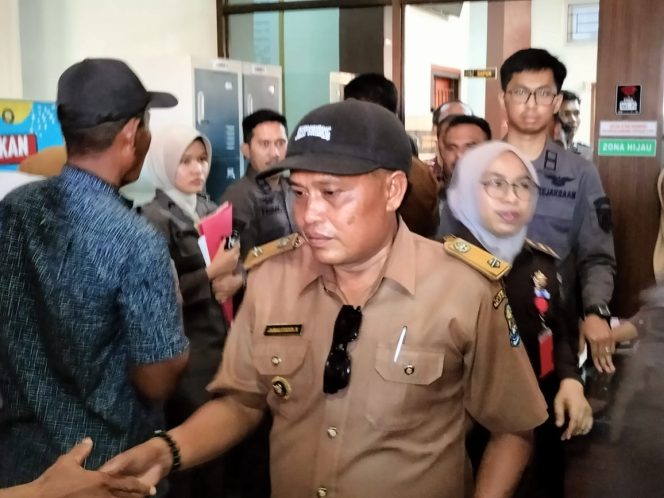 					Kades Tombo-tombolo bersama Dua Rekannya Resmi Ditahan. (Foto: Ist)