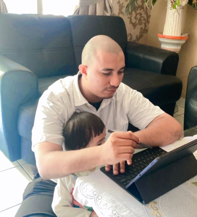 					Abdurahman Basalamah Raih Gelar Doktor di Hari Ibu, Kado Untuk 2 Perempuan Hebat