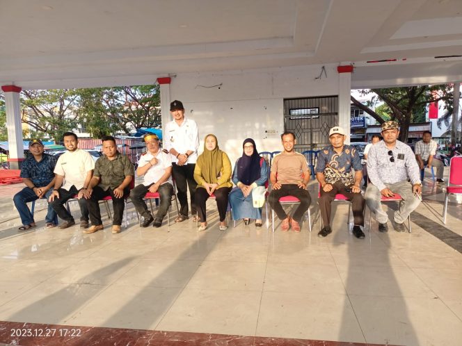 					Kadis PMD M Basuki Baharuddin Bersama Sembilan Kepala Desa yang Akan Dilantik. (Foto: BERITA.NEWS/ Muh Ikbal)