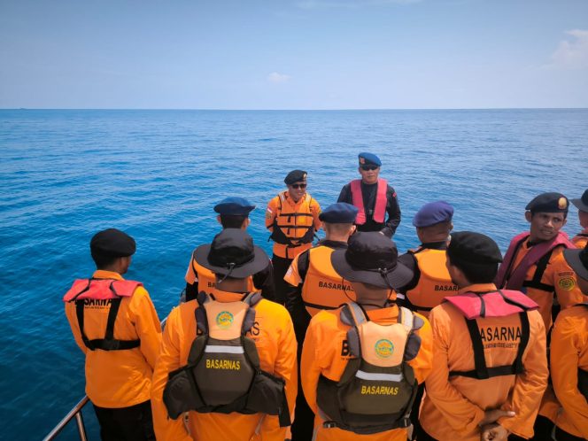 					Patroli Bersama SAR Brimob dan Basarnas Bone di Teluk Bone. (Foto: Ist)