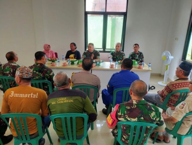 					Lurah Dampingi Dandim Makassar Kunjungan di Barrang Lompo Sangkarrang