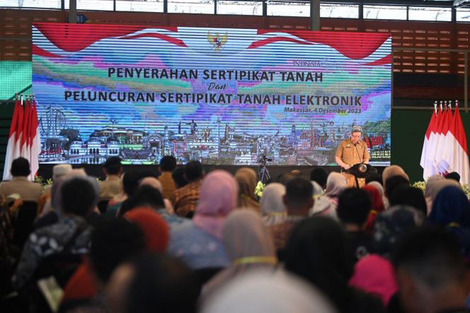 					Penyerahan Sertifikat Tanah Warga untuk 5 Kabupaten/Kota di Sulsel program PTSL (dok)