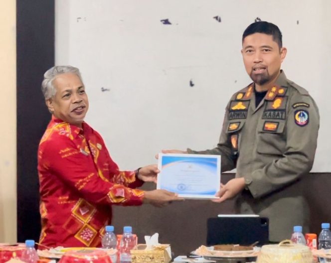 					Penyerahan Penghargaan OPD Pemprov Tertib Arsip (dok)