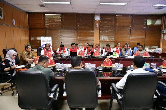 					Pj Gubernur Sulsel Bahtiar Baharuddin saat menghadiri pertemuan dengan Pimpinan PT Pertamina Regional  VII (dok)