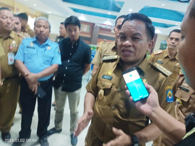 					Pj Bupati Jeneponto Junaedi wawancara dengan awak media. (Foto: BERITA.NEWS/ Muh Ikbal)