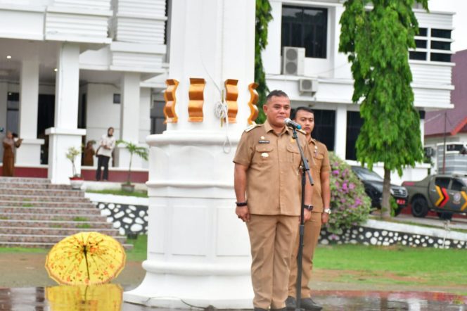 					Pj Bupati Sinjai TR Fahsul Falah Pimpin Apel Gabungan di Halaman Kantor Bupati. (Foto: Ist/ Humas)
