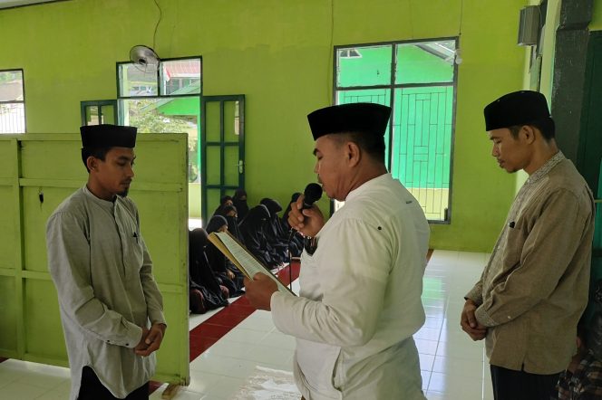 					Ustadz Kamaruddin Dikukuhkan Sebagai Pimpinan Pondok Pesantren Nurul Jibal. (Foto: Ist)