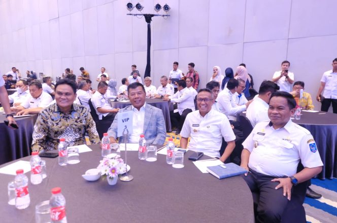 					Pj Bupati Jeneponto Junaedi Bakri bersama Kepala Daerah se- Sulsel. (Foto: Ist)