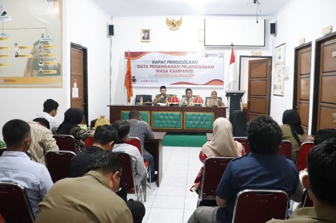					Rapat Koordinasi Bawaslu Jeneponto bersama Satpol PP Terkait Penertiban APK dan BK. (Foto: Ist)