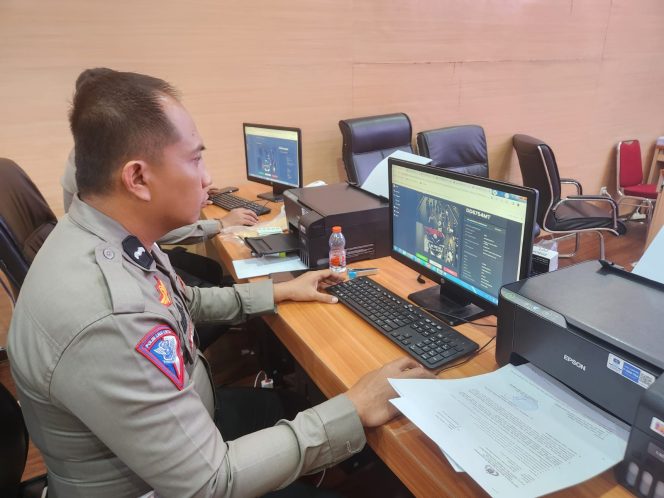 					Aksi Ugal-ugalan di Jalan Tercapture Etle