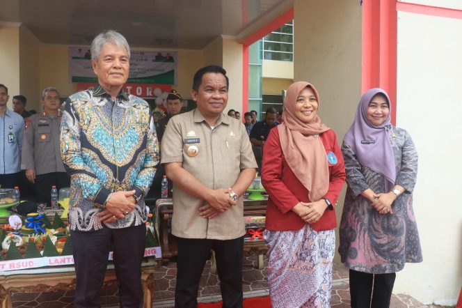 					Pj Bupati Jeneponto bersama Direktur RSUD Lanto Dg Pasewang. (Foto: Ist/ Humas)
