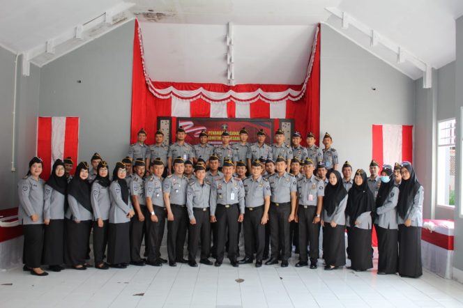 					Kalapas Narkotika Sungguminasa bersama Jajarannya Usai Penandatanganan Komitmen WBK. (Foto: Ist)