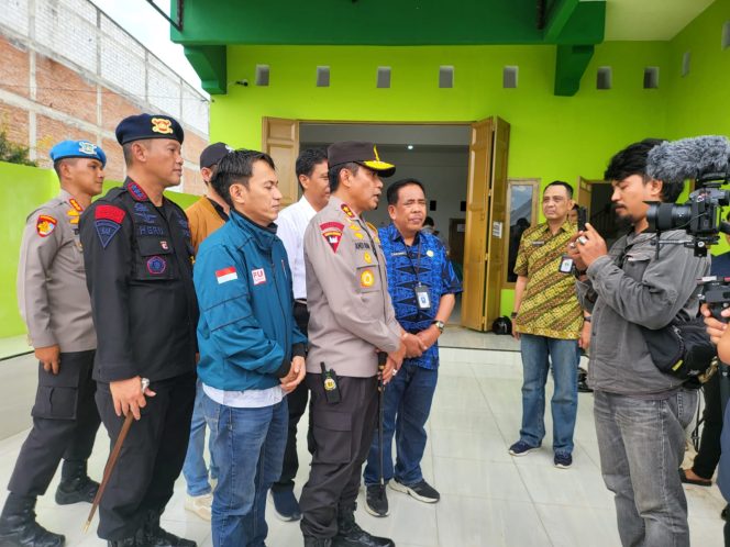					Kunjungan Kerja Kapolda Sulsel di Gudang Logistik KPU Bulukumba. (Foto: Ist/ Humas Polres)