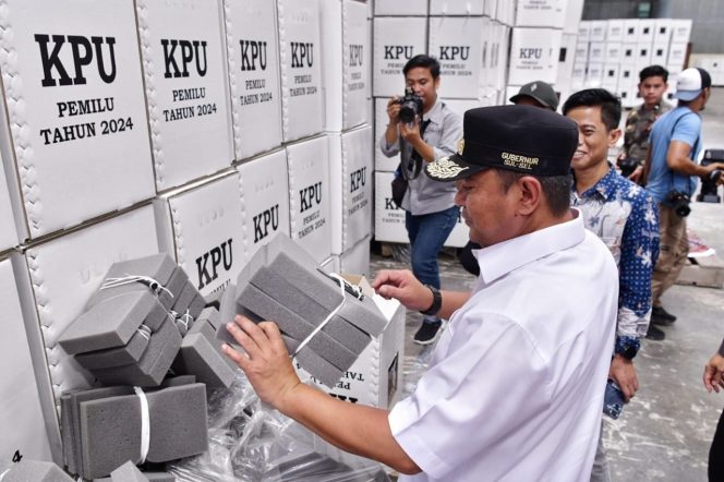 					Bahtiar Baharuddin saat mengecek kesiapan gudang logistik KPU di Sidrap (dok)