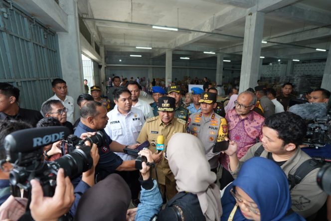 					Pj Gubernur Sulsel Usai Meninjau Stok dan Harga Pangan di Pasar Tradisional Gowa (dok)