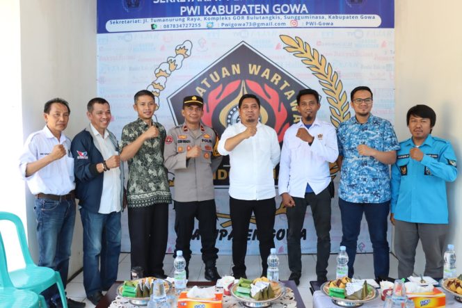 					Peresmian Sekretariat PWI Gowa di Jalan Tumanurung Raya, Kompleks GOR Bulutangkis, Sungguminasa, Kabupaten Gowa. (Ist). 