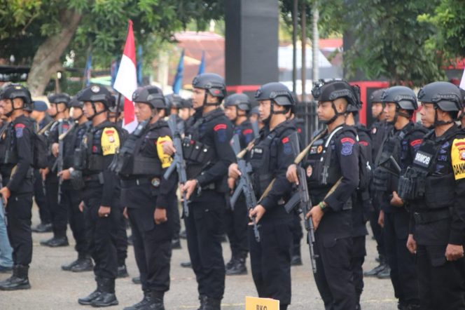 					Apel Pemberangkatan Personel Brimob Bone Dalam Pengamanan Pemilu 2024. (Foto: Ist)