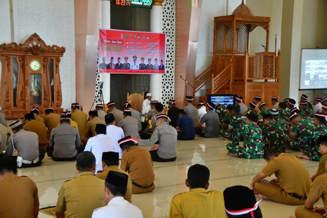 					Dzikir dan Doa Bersama Pemkab Sinjai di Masjid Islamic Center Tanassang. (Foto: Ist/ Humas Kominfo)