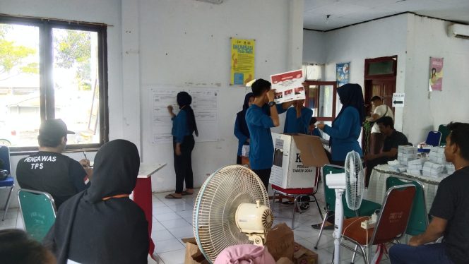 					Perhitungan Suara Capres-Cawapres di TPS 02 Kelurahan Caile, Kecamatan Ujung Bulu, Kabupaten Bulukumba. (Foto: BERITA.NEWS/ Syarif)