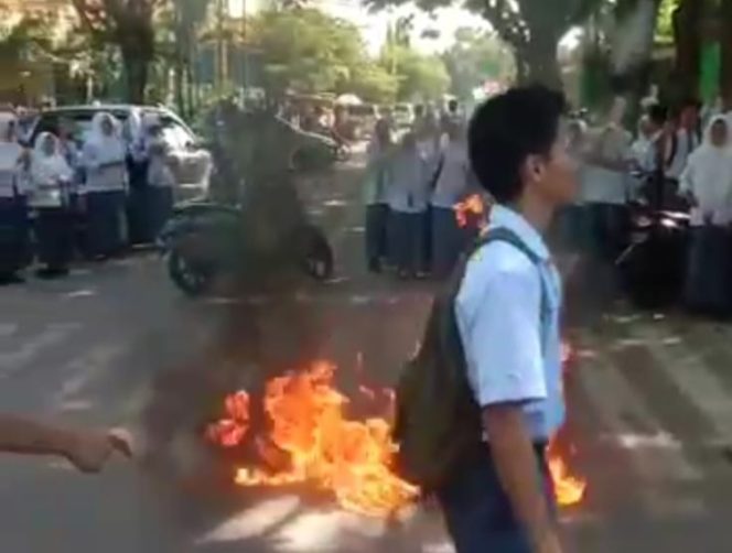 					Aksi Unjuk Rasa Siswa SMA Negeri 8 Bulukumba. (Foto: BERITA.NEWS/ Syarif)