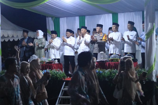 					Pj Bupati jeneponto Junaedi Bakri hadiri pembukaan MTQ di lapangan bola Pallantikang kecamatan Bangkala (foto humas)
