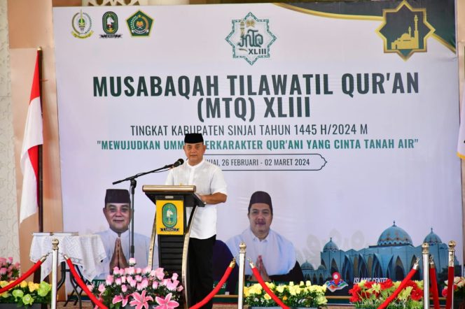 					Pj Bupati Sinjai TR Fahsul Falah Menutup Secara Resmi MTQ ke- 43 Tingkat Kabupaten Sinjai. (Foto: Ist/ Humas Kominfo)
