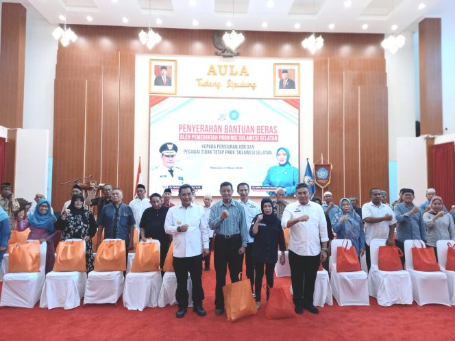 					ASN Purna Bakti Pemprov Sulsel Terima Bantuan Beras, Totalnya Ada 4 Ton