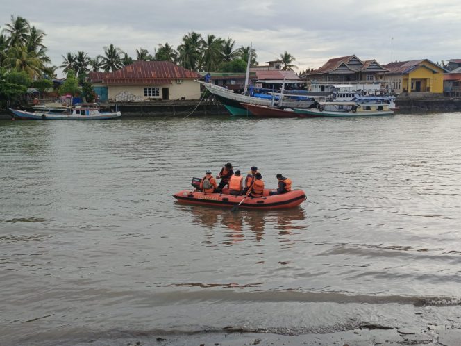 					Tim SAR Gabungan Lakukan Pencarian Korban Tenggelam di Perairan Larea-rea Sinjai. (Foto: Ist)